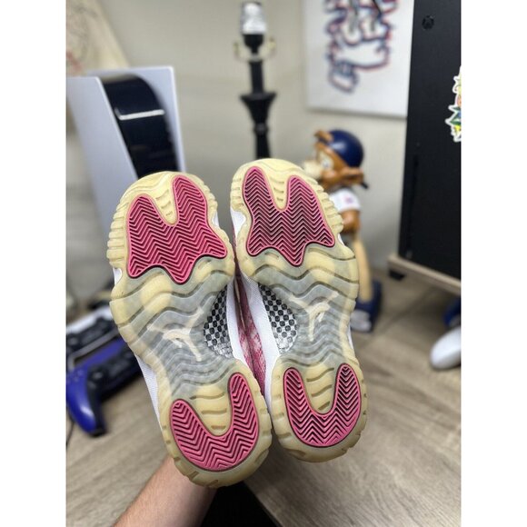 Nike Air Jordan Retro 11 Low Pink Snakeskin AH7860-106 Size 8.5 Women's/ 7 Mens - Picture 7 of 7